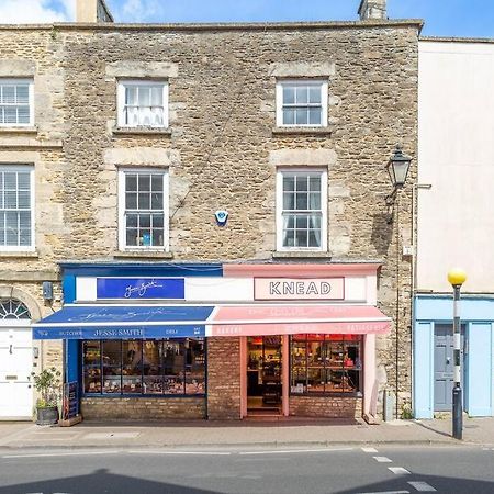 Light And Central Apartment Above Knead Bakery Tetbury Buitenkant foto