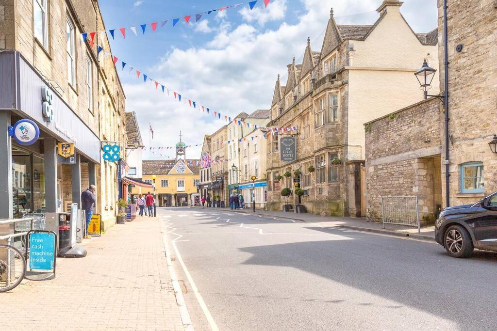 Light And Central Apartment Above Knead Bakery Tetbury Buitenkant foto